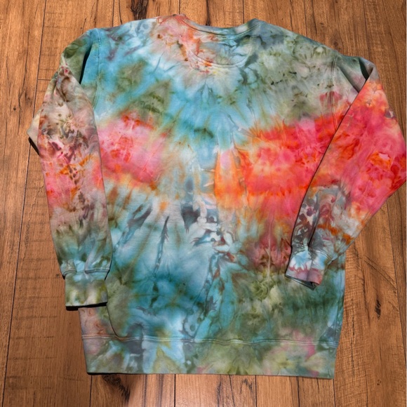 Comfort Colors tie-dye sweatshirt - Picture 5 of 5
